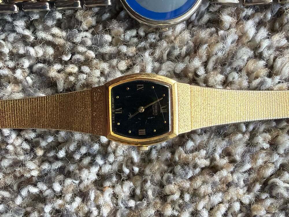 Vintage Gucci 9200L Two-Tone Ladies Watch with Blue Bezel and Link Bracelet - Picture 3 of 4